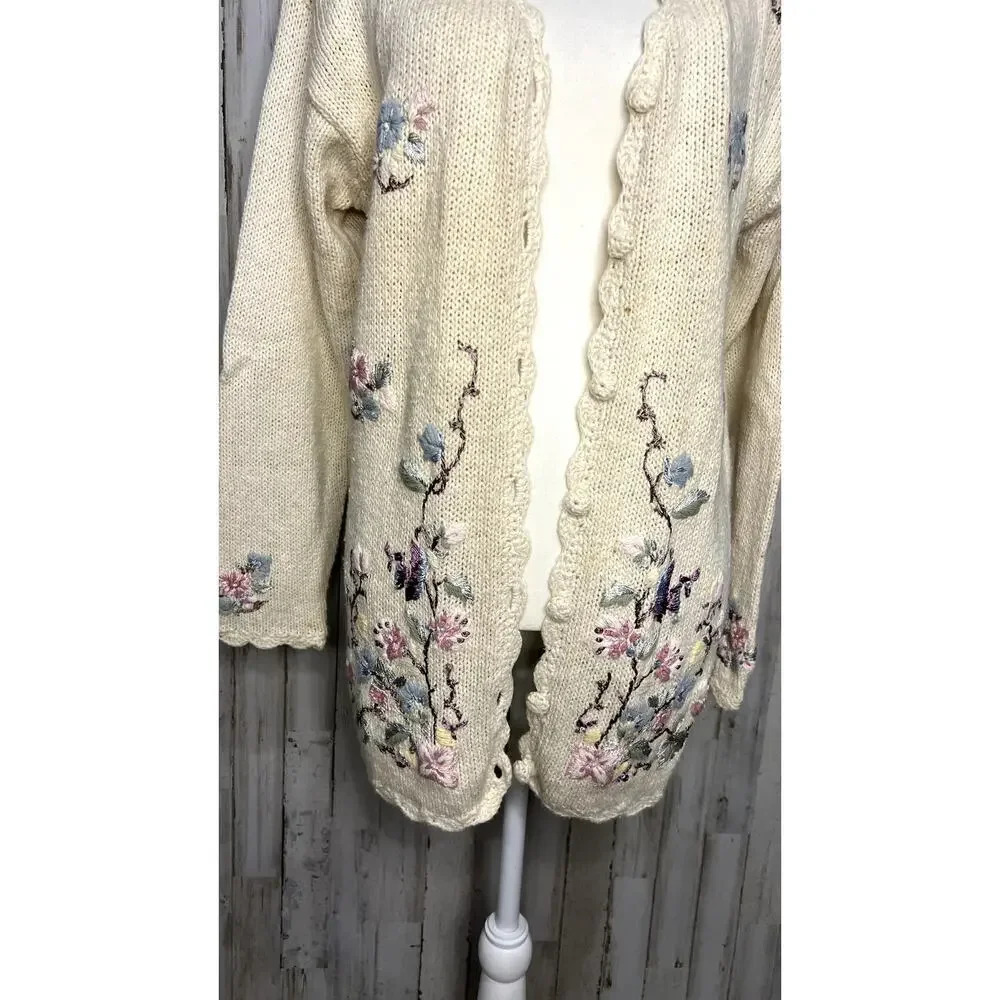 Vintage 80s Crystal Kobe Floral Embroidered Knit Cardigan Beige Women's‎ Medium - Picture 2 of 7
